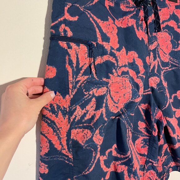 Patagonia Men’s Floral Flat Front Board Shorts Blue Pink 34 - Picture 3 of 7